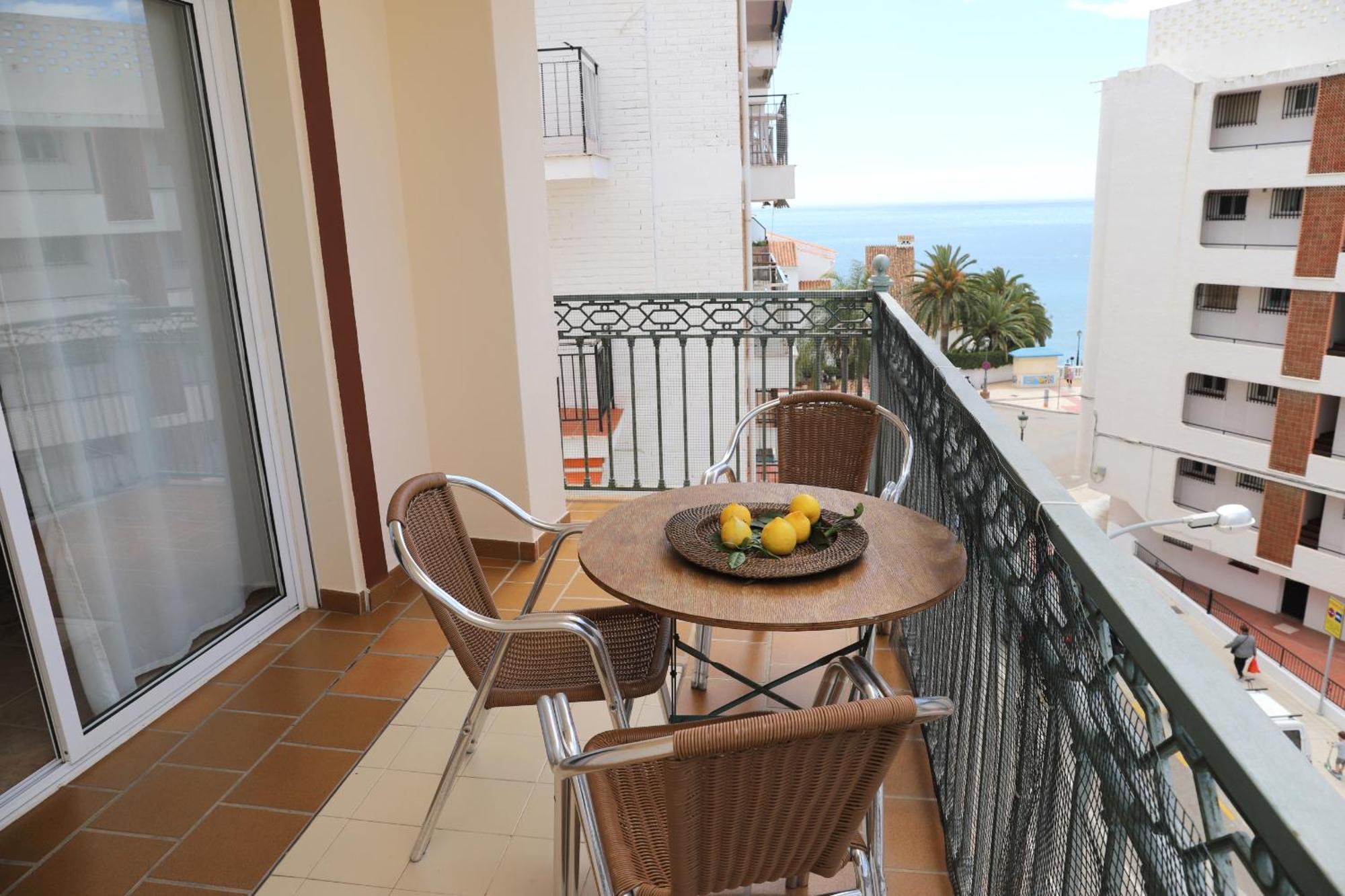 Apartamentos Latin Nerja Εξωτερικό φωτογραφία